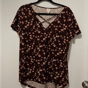 Kaleigh Criss-Cross Neck Floral SS Blouse - L - in great condition